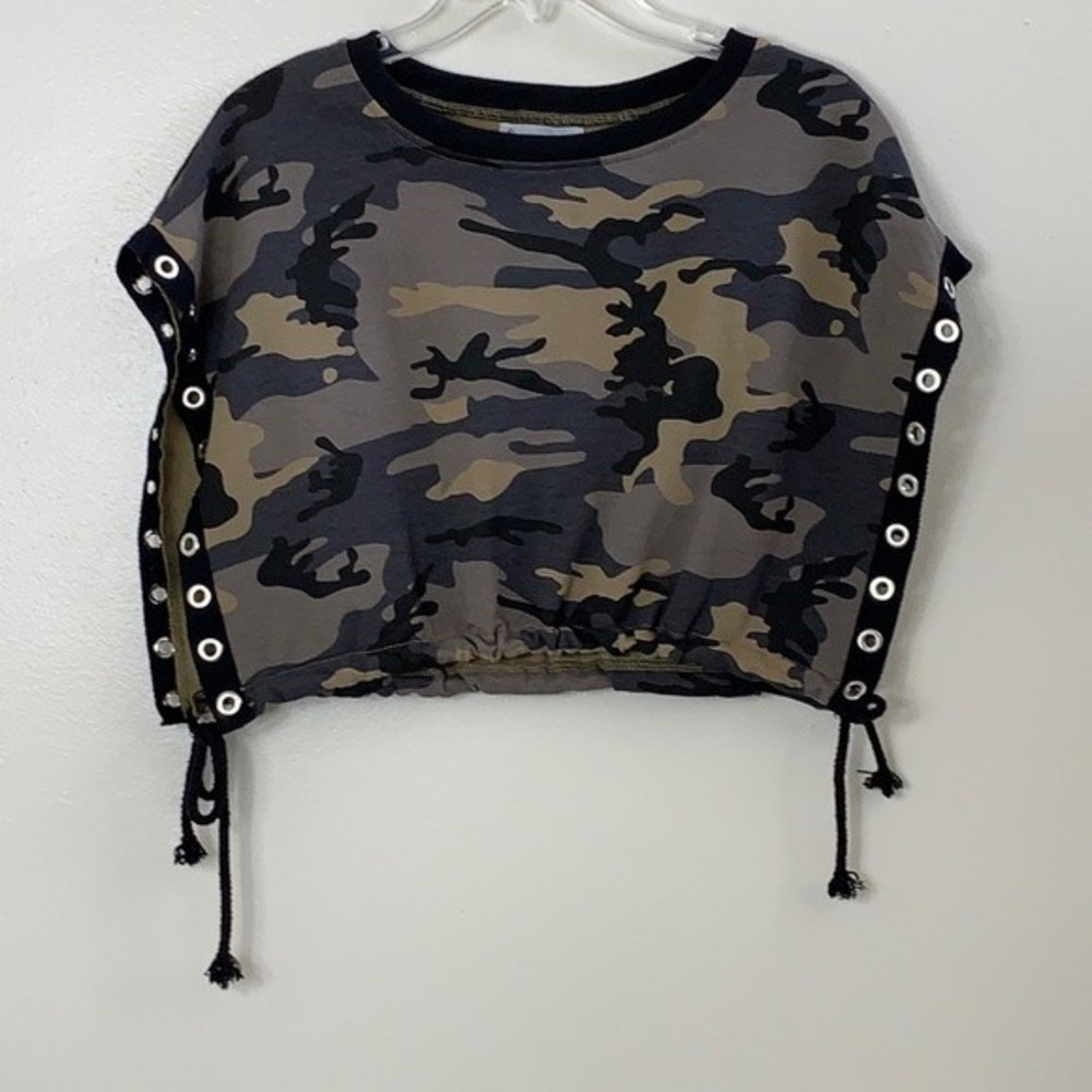 Settle Down Women's Camouflage Midriff Top Size M